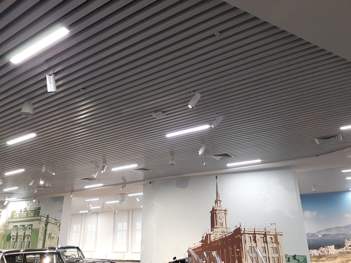 Кубообразный потолок 40×45, белый, в интерьере